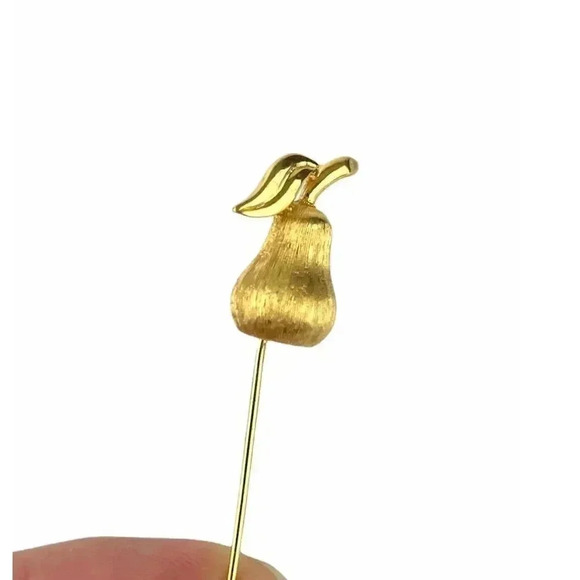 VTG Trifari Gold Tone Pear Stick Pin Hat Pin Fruit - Picture 1 of 6